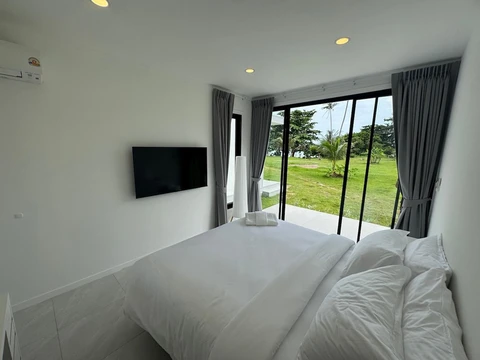 รูปภาพของSunrise Beachfront Rawai