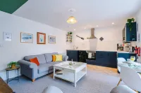 Stylish 2 Bedroom Apartment in Heart of Buxton - parking