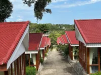 Alicia Resort Hotels near Long Set Beach