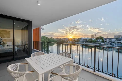 Essentia Surfers Paradise Boutique Apartments - Homestays