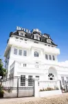 San Franz Hotel La Perla - 2-Star