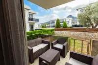 Black Jack Apartment next to Chamada Hotel Casino by HolidayKeys - parking