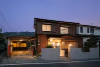 Renovated Villa with Sauna theater | 3 min Walk from Irusuda | Perfect base for Hakone and Atami - 停車場