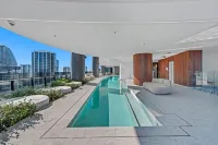 Epsilon Luxury Residence Broadbeach - ที่มีสระว่ายน้ำ