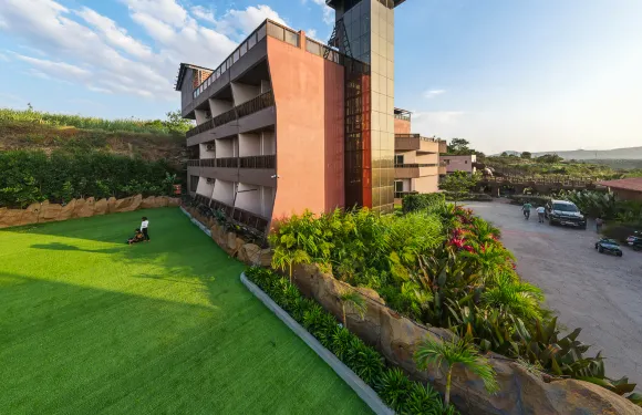 浦那烏魯裏坎昌的Regenta Bharti娛樂冒險度假村