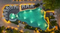 Nuup Hotel - Pools