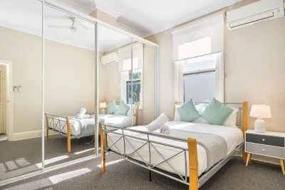 Cammeray Stylish Apartment Stay 2 Free Cafe/ Day Hotel dekat Crows Nest