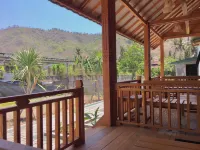 Mandalika Queen Hostel - Hostels