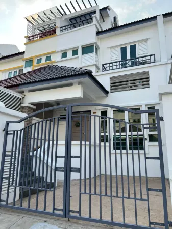 Karpal Singh Drive Seaside Georgetown 4BR-15pax by 3C