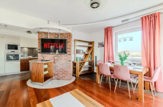 Lumina luxury apart with jaccuzi next to Piotrkowska Street Hotels in 