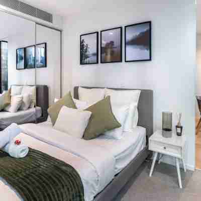 High Life in Southbank | 2BR/2BA + Rooftop Spa Rooms