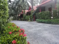 Ruen Nam Khao Resort Hotels in Khlong Thom