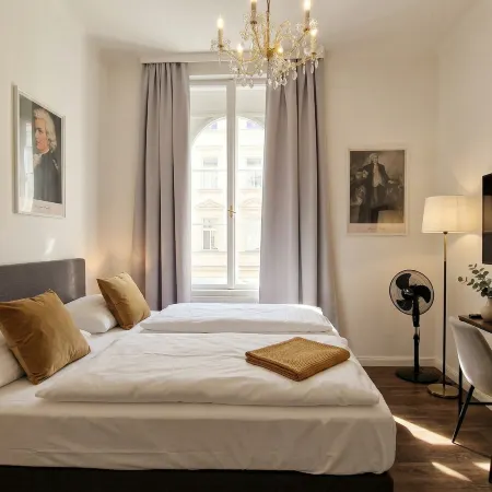Pension Mozart - Vienna Center, Self Check-in Отели рядом с достопримечательностью «Рынок Нашмаркт»