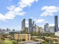 The Roocrest - Kangaroo Point Boutique Apartment with Parking Hotels in Brisbane