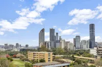 The Roocrest - Kangaroo Point Boutique Apartment with Parking