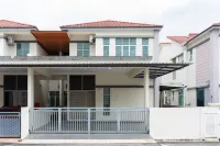 Cozy & Peaceful Retreat 4BR@Hijauan Hills by Jovial - Villas