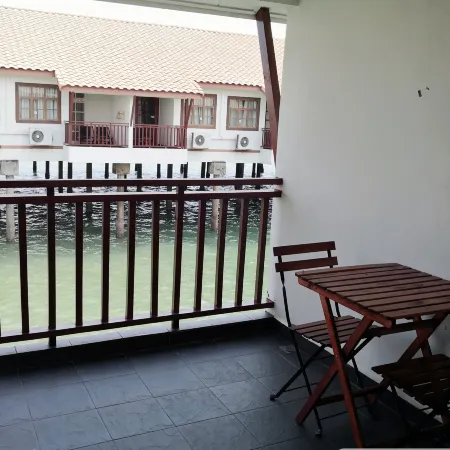 Premium Water Chalet 2