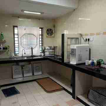 13 Taman Seraya Homestay Dining/Meeting Rooms