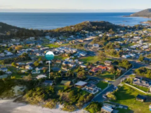 Waubs Beach Cottage Hotels in Bicheno