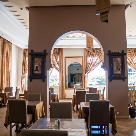 Intouriste Hôtel & Suites