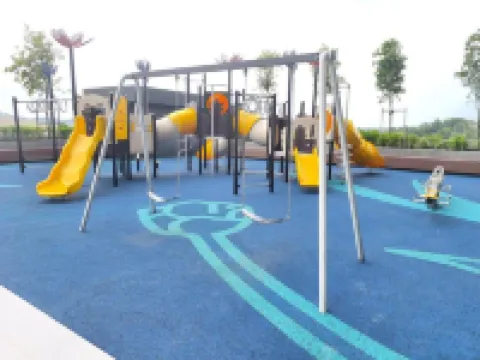 TR12 tulip elmina 5pax Big cinema movie 1 free parking