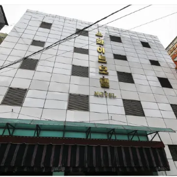 WHITE MOTEL Отели рядом с достопримечательностью «Ресторан Sushi Koji»