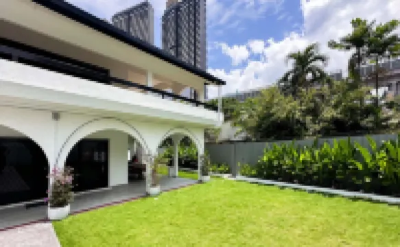 Damansara Heights Luxury Villa with Pool (16 pax)