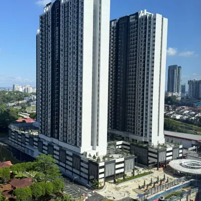 Trellis Residences (5 min to RTS and CIQ) Hotels near Danga City Mall