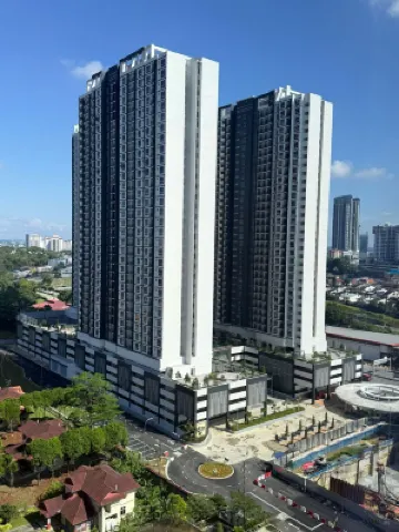 Trellis Residences (5 min to RTS and CIQ)