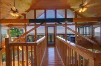 Best Views in Sevierville! 1b/2ba + Loft! Hot Tub.