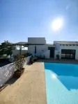 Panoramic Ocean View, 7 Bedroom Gated Villa, with Tennis Court and Swimming Pool - con vistas al mar