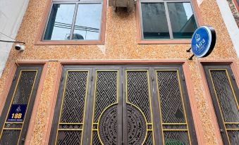 Aira Kim Ma Apartment