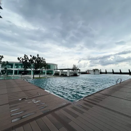 Maple Residence Klang Pool View by BeeStay