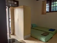 Cozzy homestay puspaloka - parking