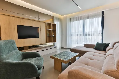 FortunaMax One-Bedroom Apartment with City View - Homestays