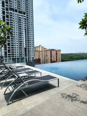 Modern Luxe Island Suites Hotel a 