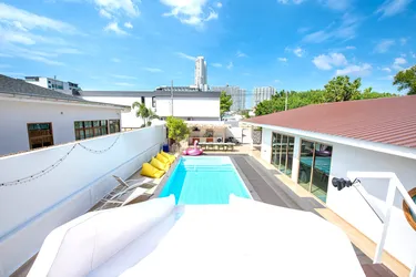 รูปภาพของDe Beach pool villa.  วิลล่าใหม่ เดิน 3 นาทีจากชายหาด 5 ห้อง
