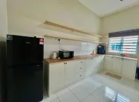 PoloStay Landed House 4 Room for 10 pax