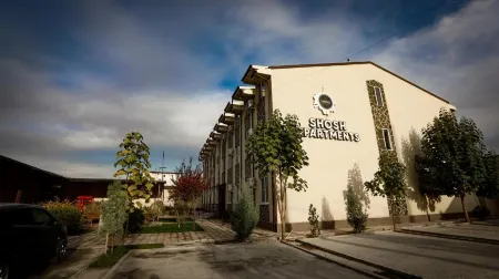 Shosh Apartments Отели рядом с достопримечательностью «Masjid Xayr»