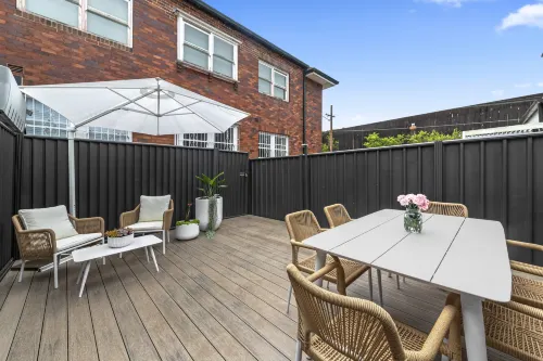 Peaceful 2 bedroom with private backyard and BBQ Hotels in Bondi Junction