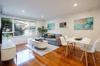 Bright 2B Hampton Coastal Getaway Steps From Beach Hotel a Hampton