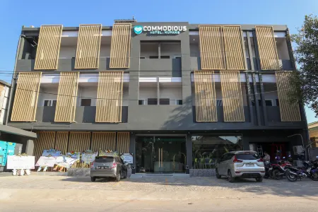 Commodious Hotel Kupang Отели рядом с достопримечательностью «Pantai Warna Kota Kupang NTT»