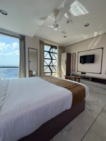 Click Hotel Royal Pearl, Galenda, Dahej
