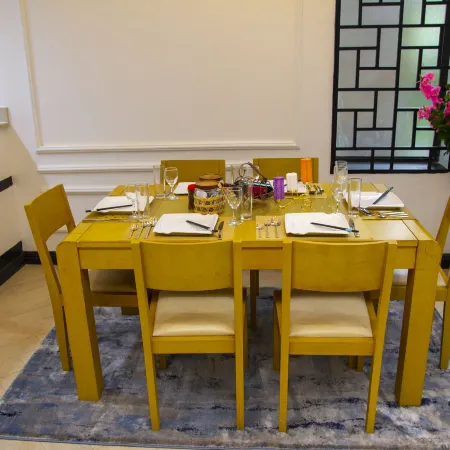 3bd mansion w/lakeview, mins to the expressway