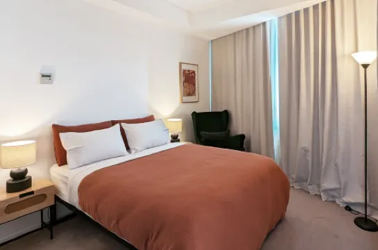 2BR Apt at Haymarket /Chinatown (Free Parking*)