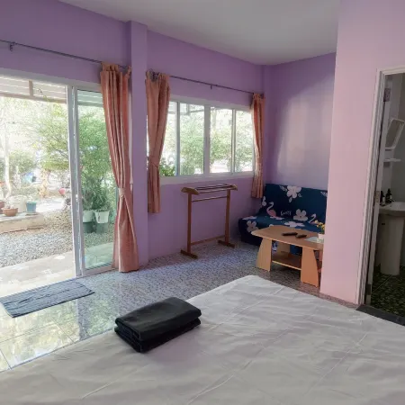 Koniix Maiyok Resort Ko Sichang Отели рядом с достопримечательностью «Ко Си Чанг»