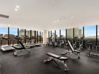 Sky One Box Hill, 3BR with Pool, Sauna & Parking Hotels in Box Hill