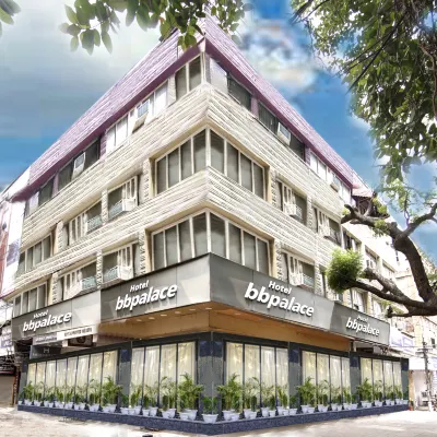 The Signature by Hotel BB Palace Hotels near Miranda House
