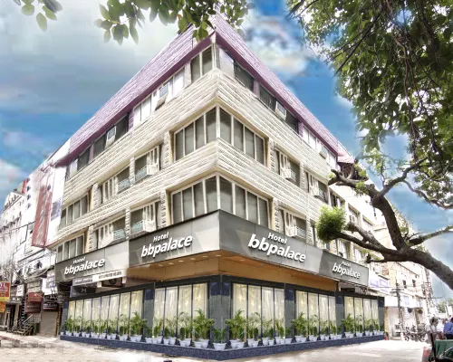 The Signature by Hotel BB Palace Hotels near Karol Bagh