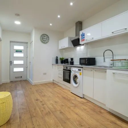 Cozy Urban 2BR with courtyard